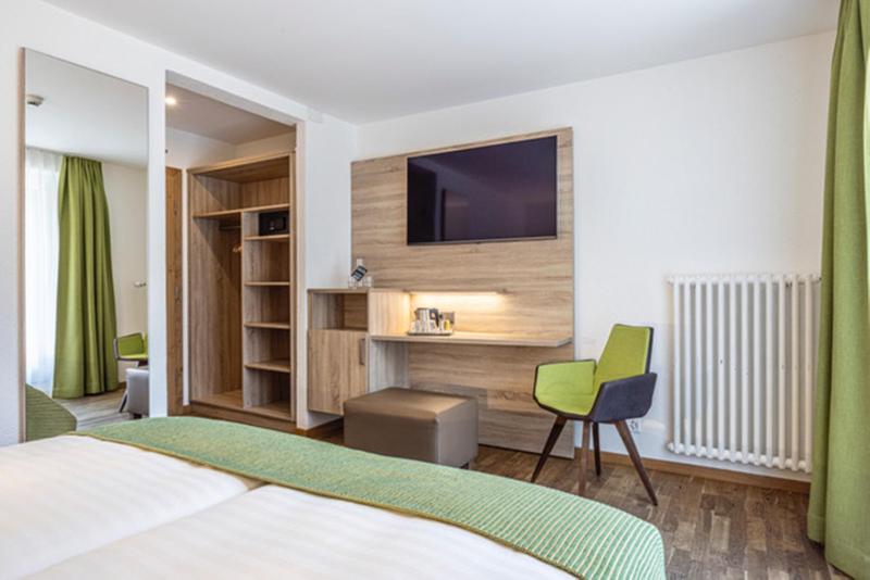 Double Room with Mountain View image 4