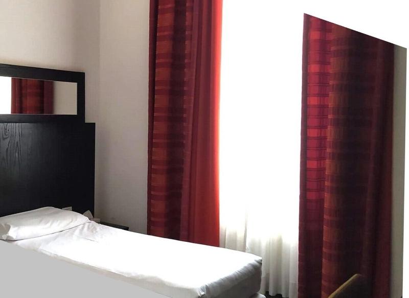Economy Double Room image 3
