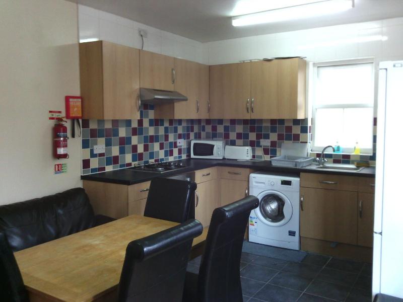 Twin Room with Shared Bathroom and Toilet - Annexe image 2