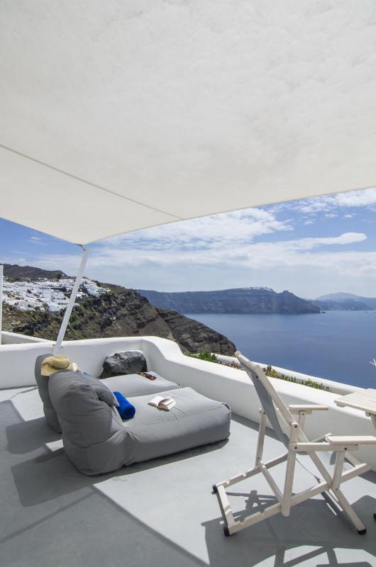 Sensation Suite with Hot Tub and Caldera View image 3