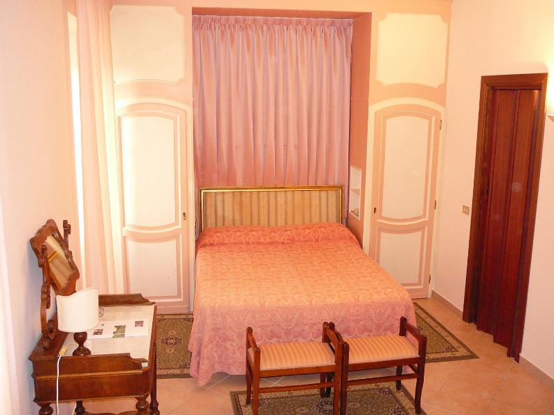 Standard Double/Twin Room image 4