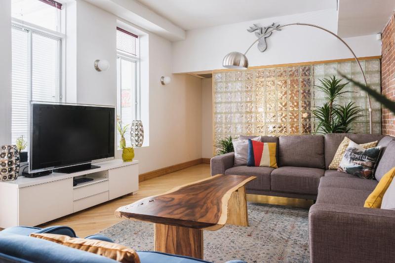 MTLVacationRentals - The City Chalet Images