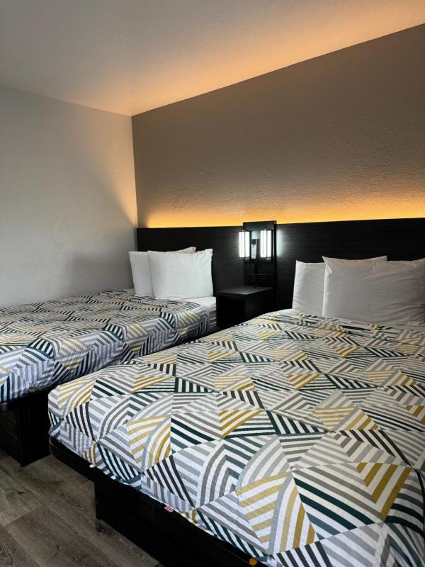 Quadruple Room image 4