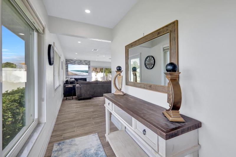 NEW Palm Tree Paradise -Close To The Beach! Beautiful Heated Pool! - image 15