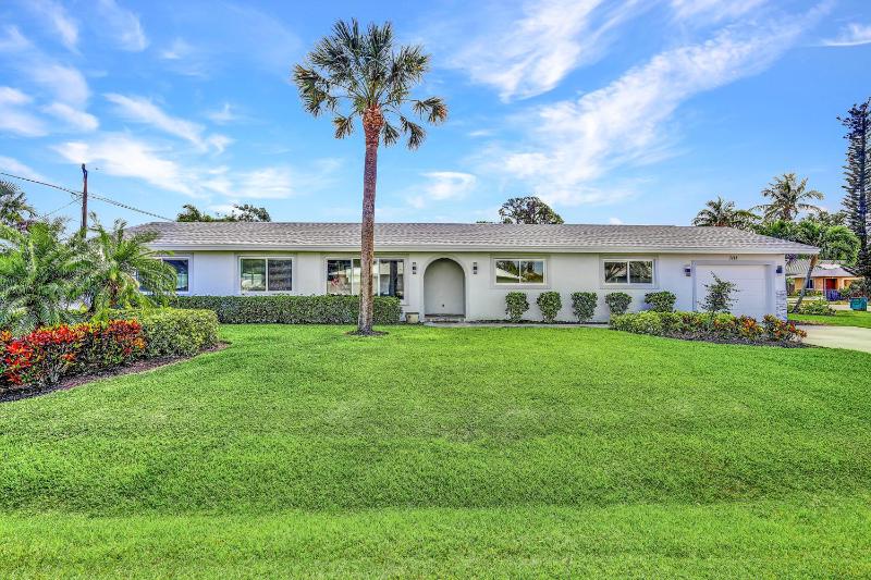 NEW Palm Tree Paradise -Close To The Beach! Beautiful Heated Pool! - image 23