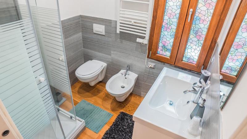 Quadruple Room with Private Bathroom image 3