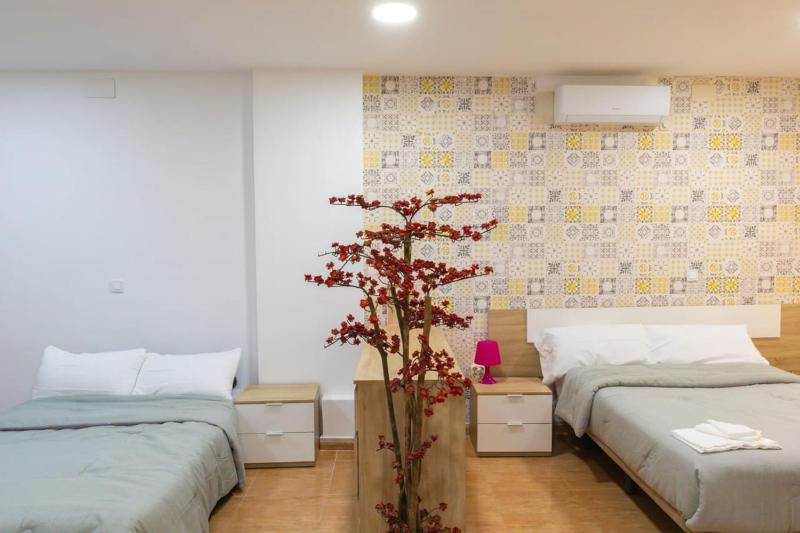 EV4 Hakuna Loft 4PAX metro Images