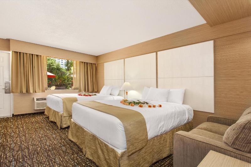 Standard Queen Room with Two Queen Beds image 4