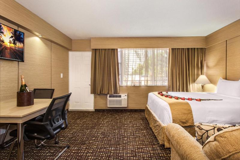 One-Bedroom Suite (4 Adults) image 3