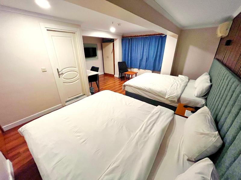 Quadruple Room image 3