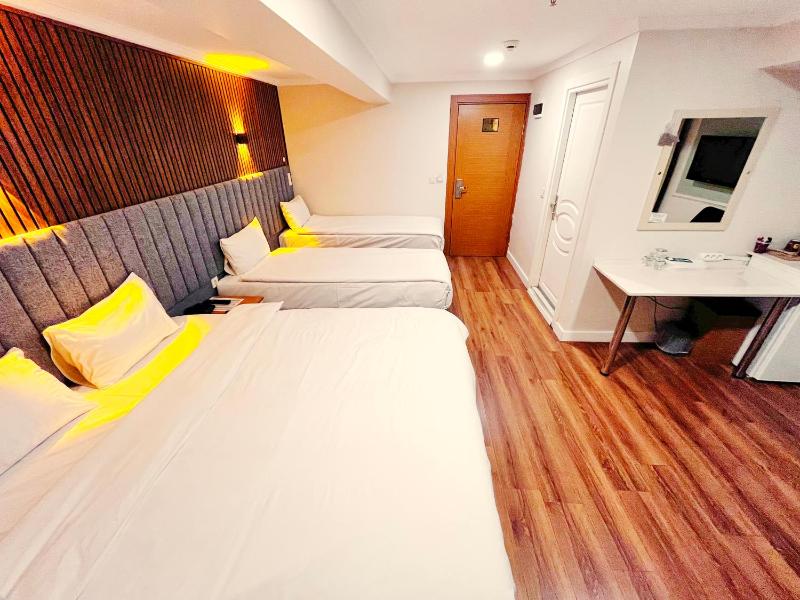 Quadruple Room image 4
