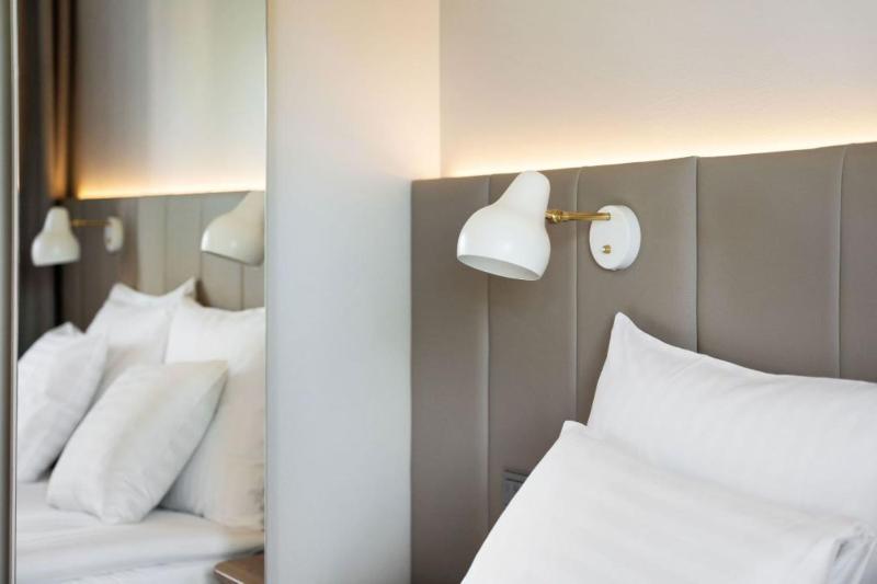 Standard Twin Room image 3