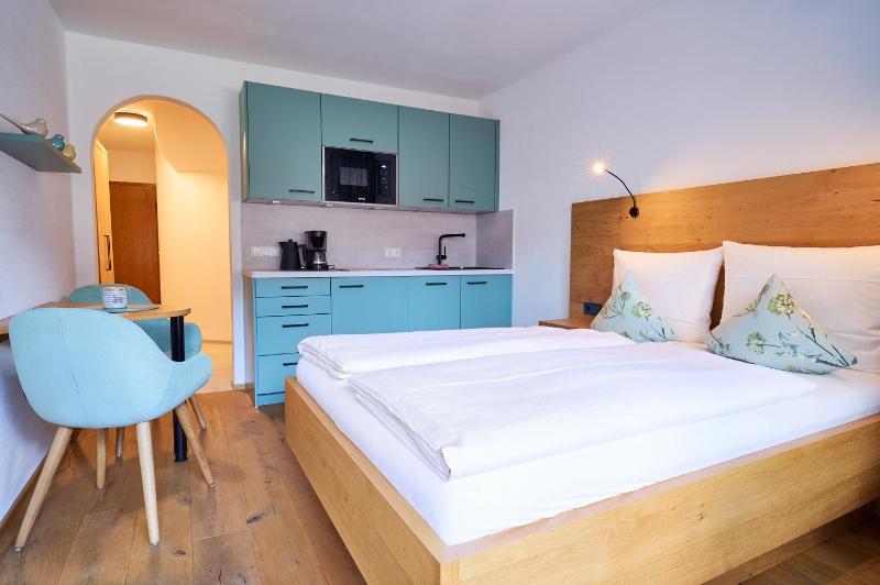 Studio-Apartment Single- or Couple Use  image 4