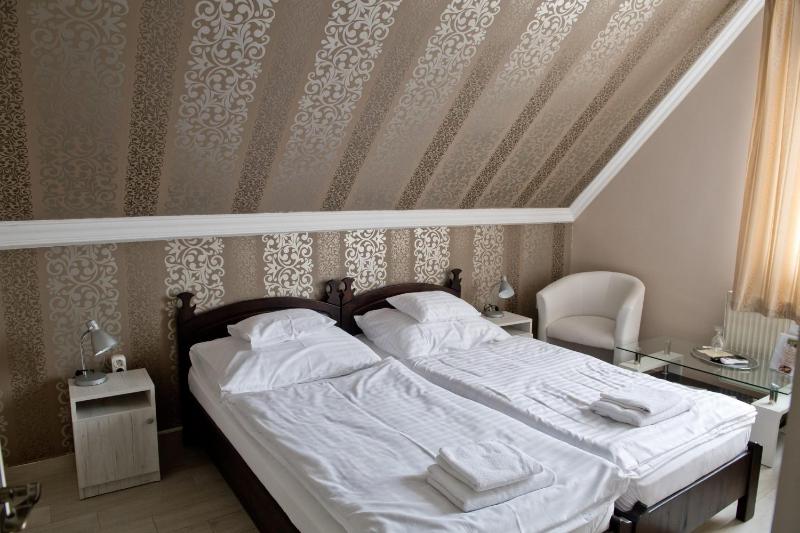 Comfort Triple Room with Shower image 1