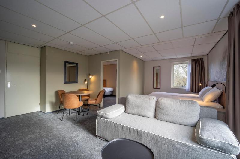 Family Room image 1