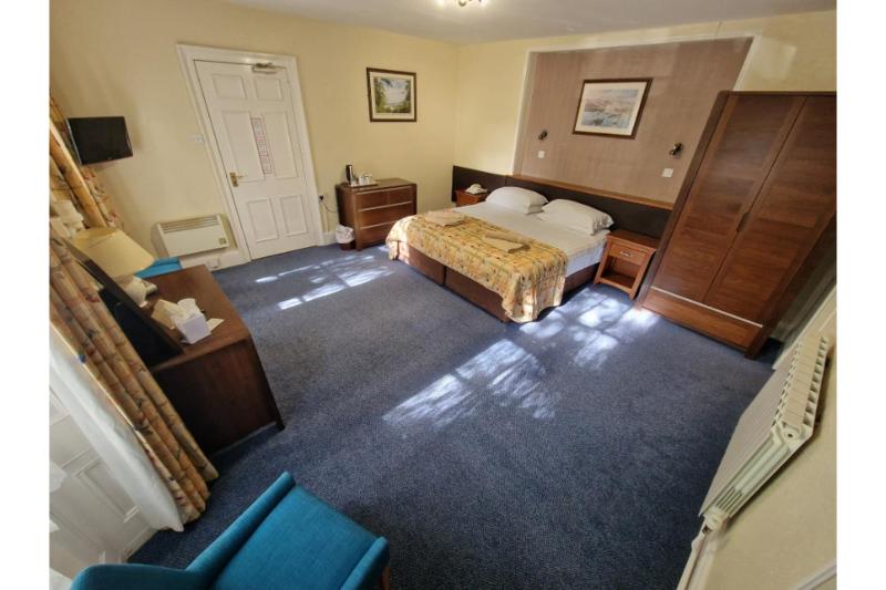 Standard Double Room image 4