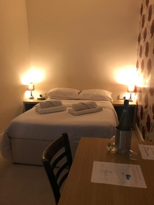 Double Room image 1