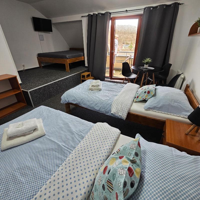 Quadruple Room with Balcony image 2