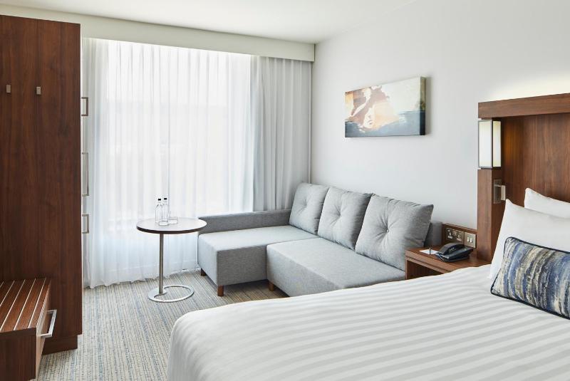 Standard King Room with Sofa bed image 3