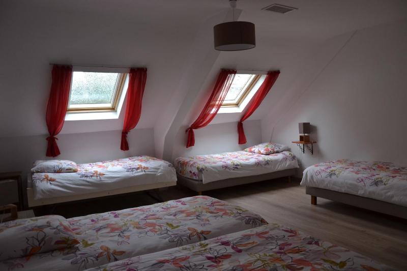 One-Bedroom Apartment image 4