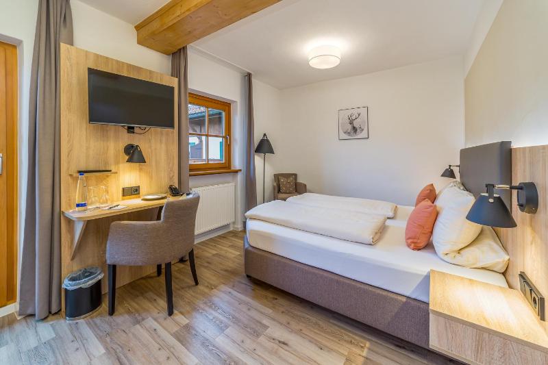 Double Room with Balcony image 1