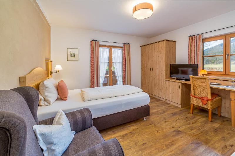 Deluxe Single Room with Balcony image 1