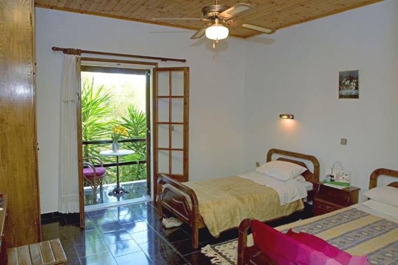 Nikatsas Cottage No 2 - image 13
