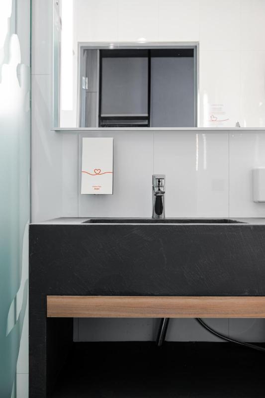 Standard Twin Room image 1