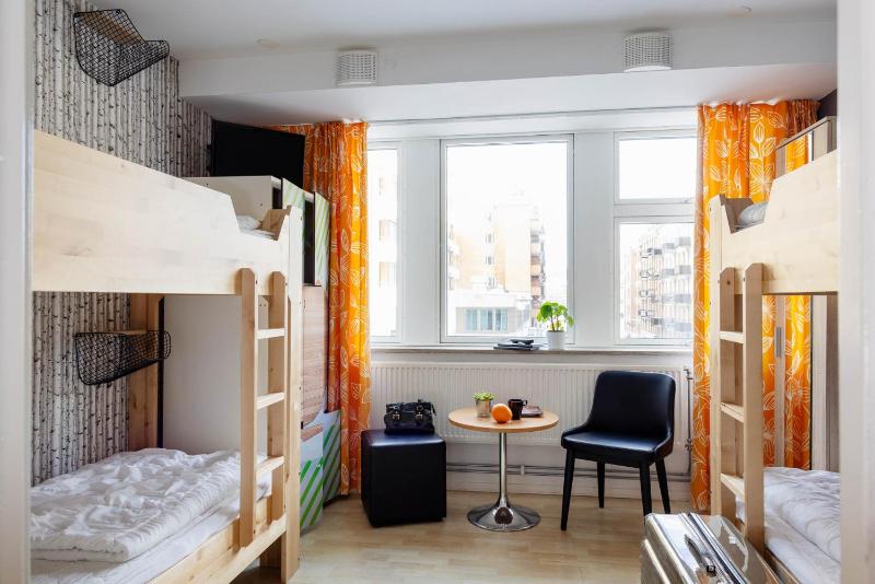 Quadruple Room with Shared Bathroom image 1