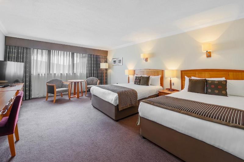 Standard Double Room with Two Double Beds image 1