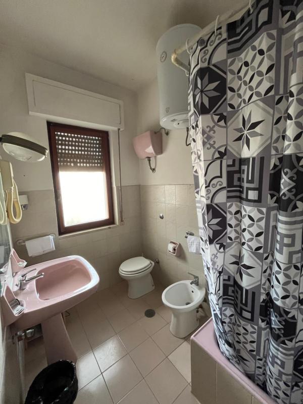 Double Room image 3