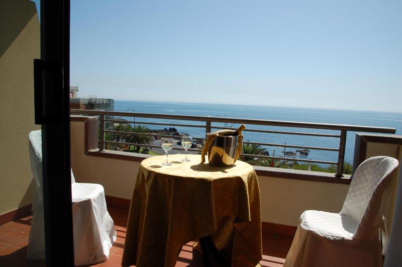 Superior Double or Twin Room with Sea View image 3