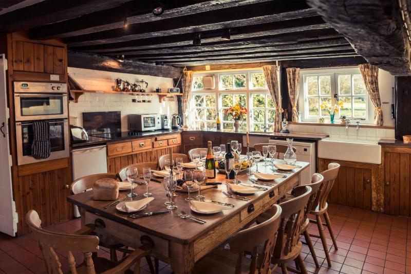 Toad Hall - image 3