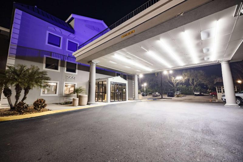 La Quinta Inn & Suites by Wyndham Tampa-Near Busch Gardens - image 41