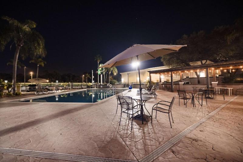 La Quinta Inn & Suites by Wyndham Tampa-Near Busch Gardens - image 42