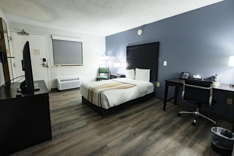 La Quinta Inn & Suites by Wyndham Tampa-Near Busch Gardens - image 43