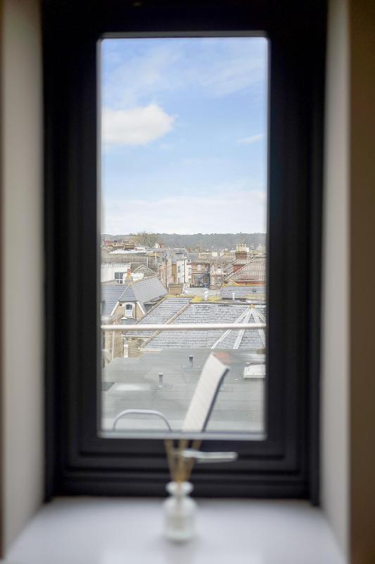 Westcliff Penthouse with Sea Views and Balcony - image 13