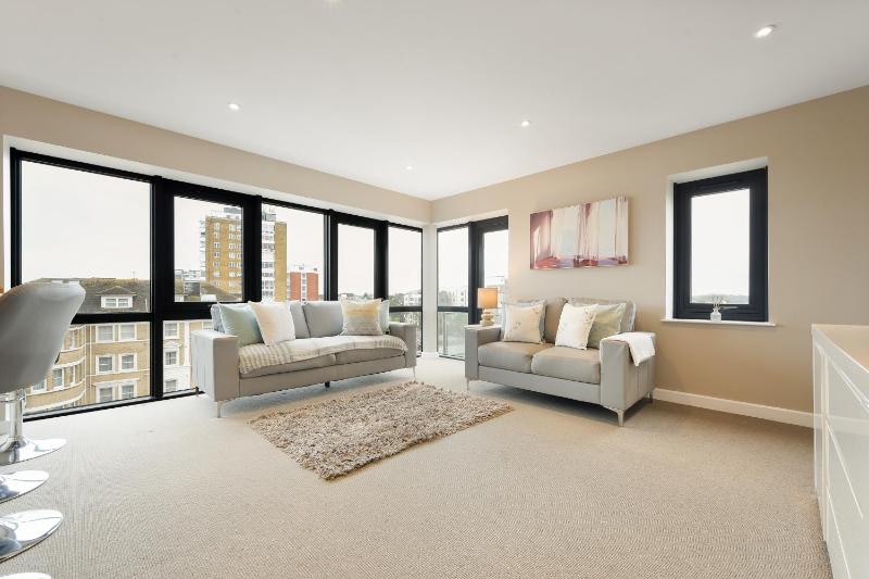 Westcliff Penthouse with Sea Views and Balcony - image 10