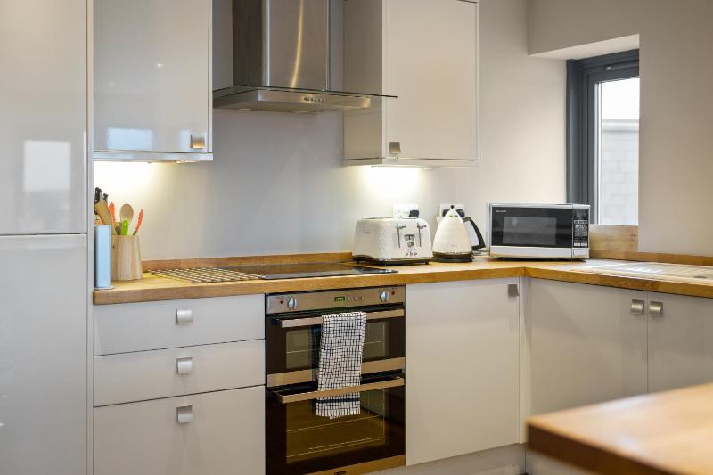 Westcliff Penthouse with Sea Views and Balcony - image 6