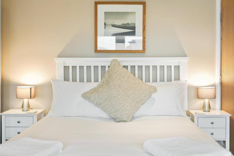 Westcliff Penthouse with Sea Views and Balcony - image 9