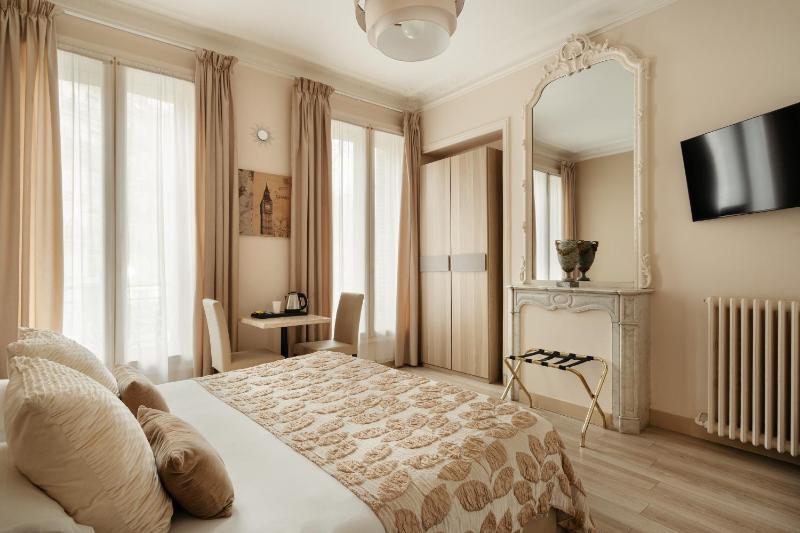 Superior King or Twin Room image 1