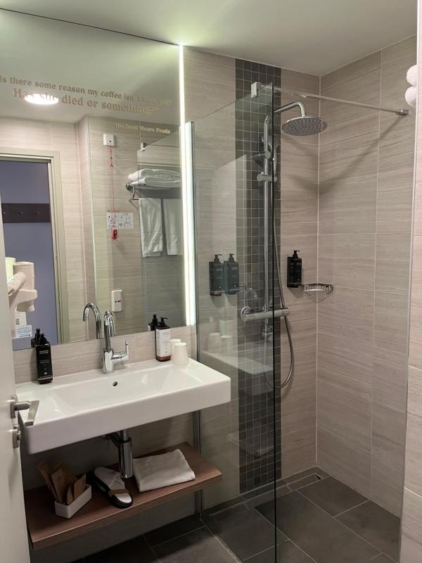 Like a movie star image 3