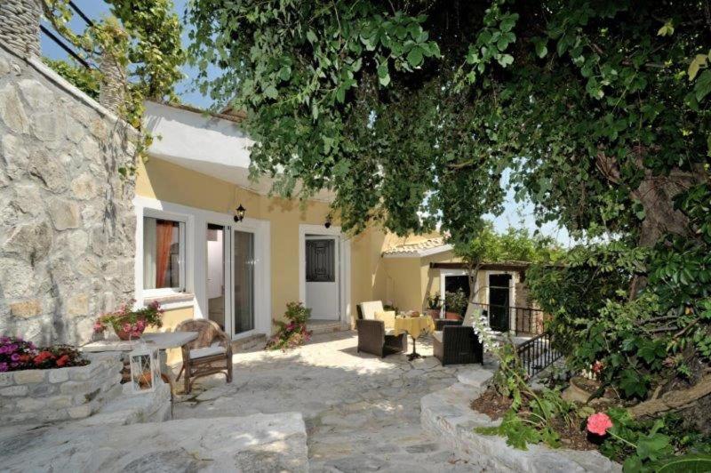 Nikatsas Apartment No 4 - image 11