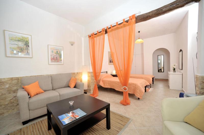 Nikatsas Apartment No 4 - image 9