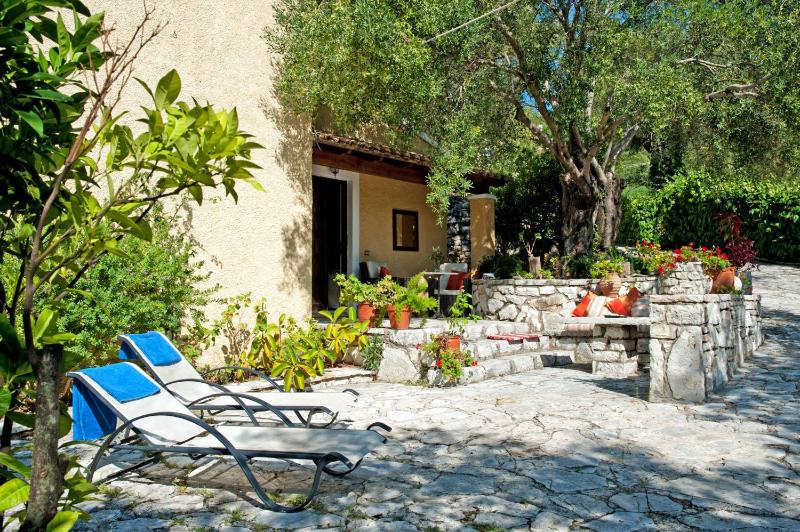 Nikatsas Cottage No 3 - image 20