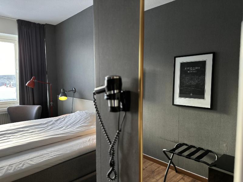 Queen Room (160cm Bed) image 1