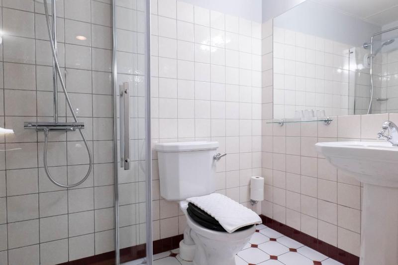 Classic Single Room image 4