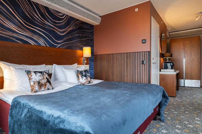 Superior Twin Room image 4