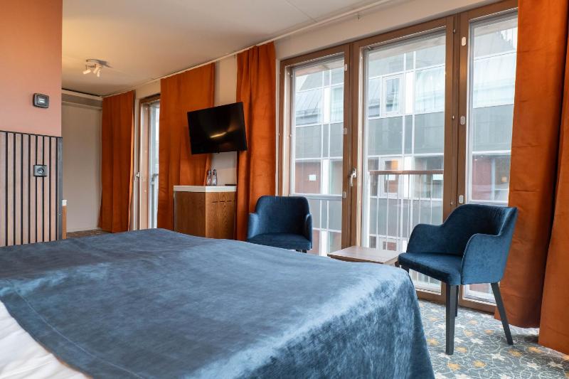 Superior Twin Room image 3