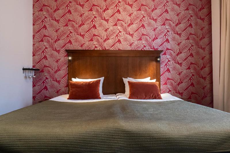 Classic Twin Room image 4